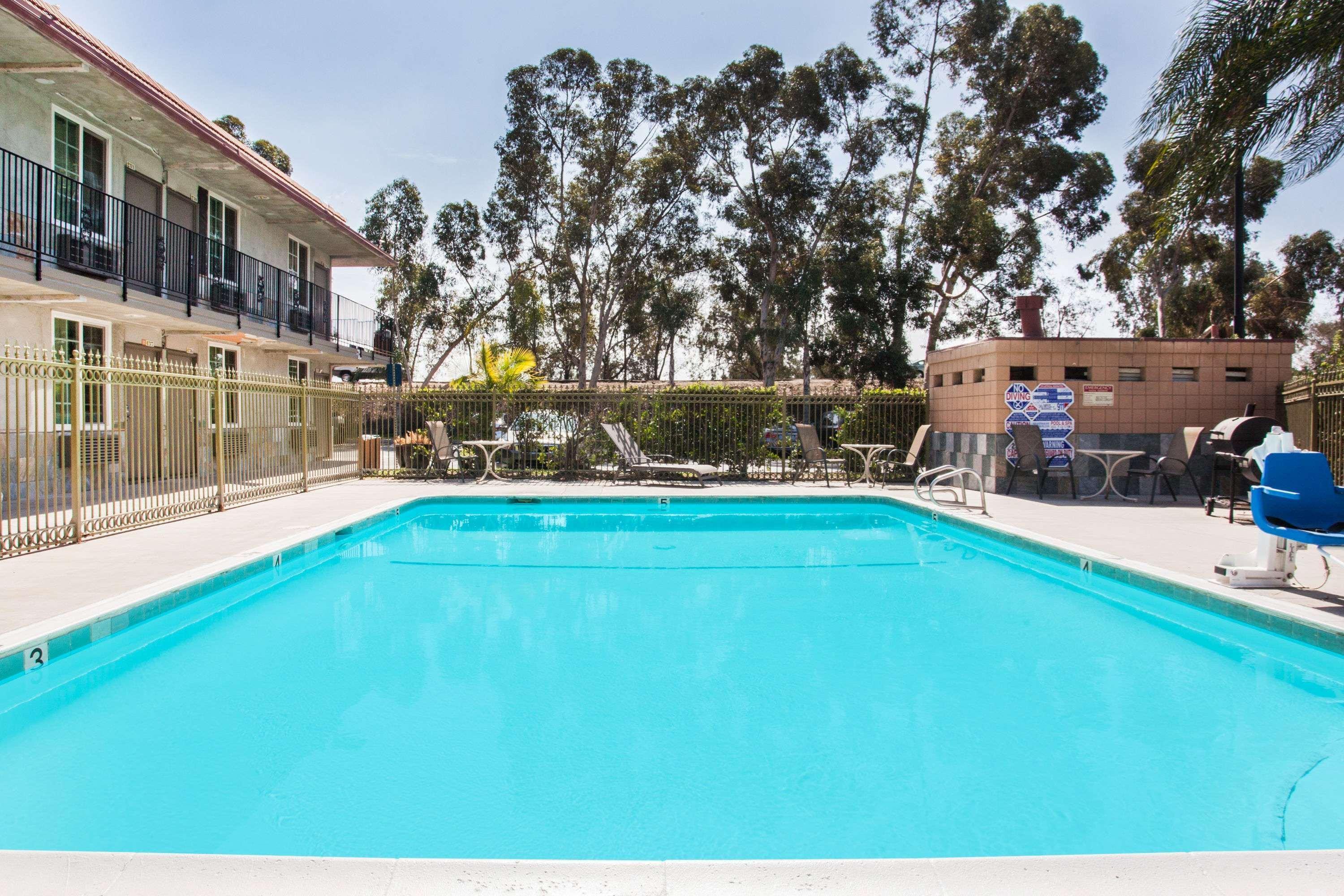 Super 8 By Wyndham Redlands/San Bernardino Motel Екстериор снимка