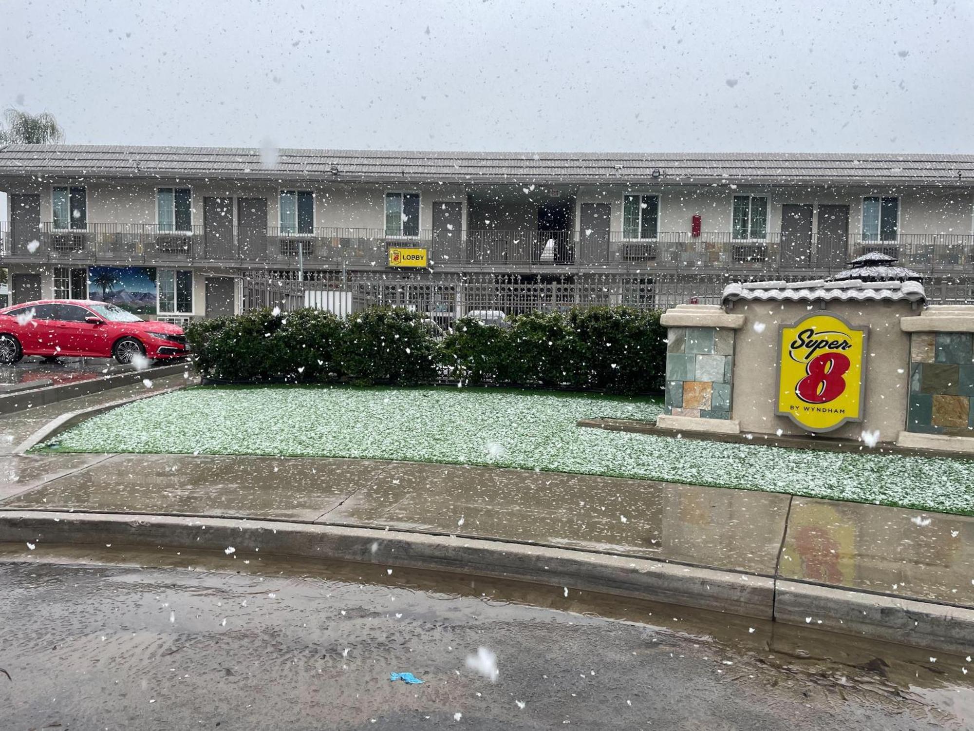 Super 8 By Wyndham Redlands/San Bernardino Motel Екстериор снимка